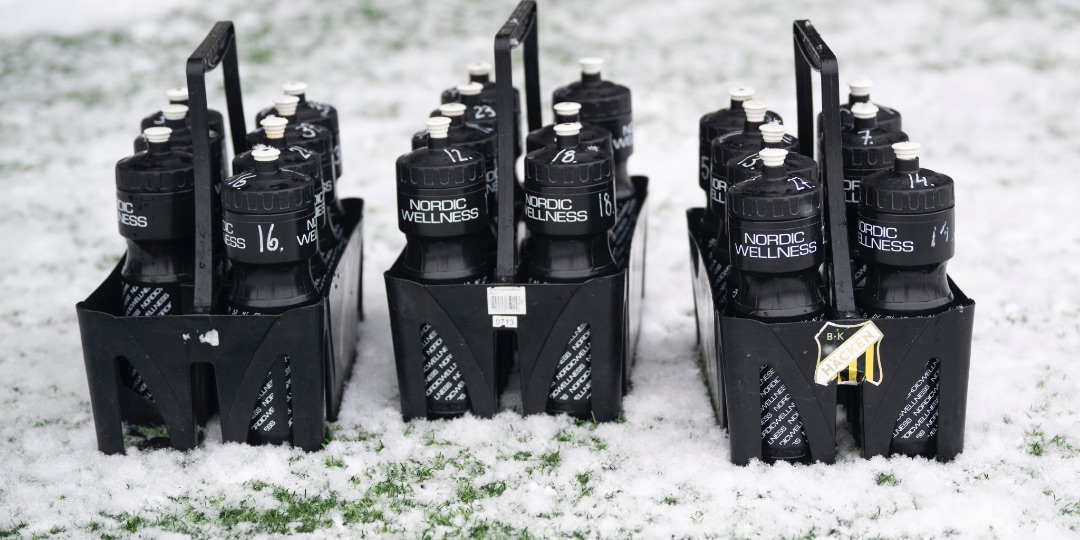 Damernas första officiella träning inställd