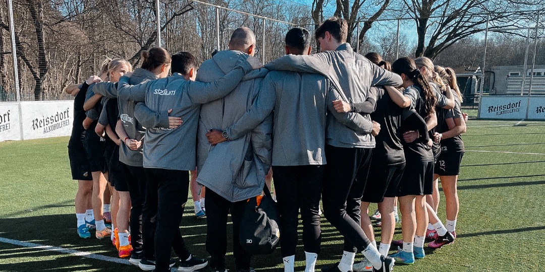 Flickakademin på internationellt tränings- och matchläger i Tyskland